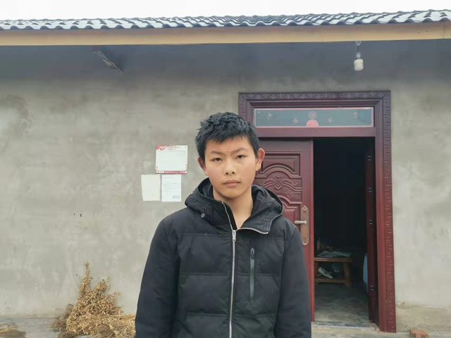 李林正面半身照
