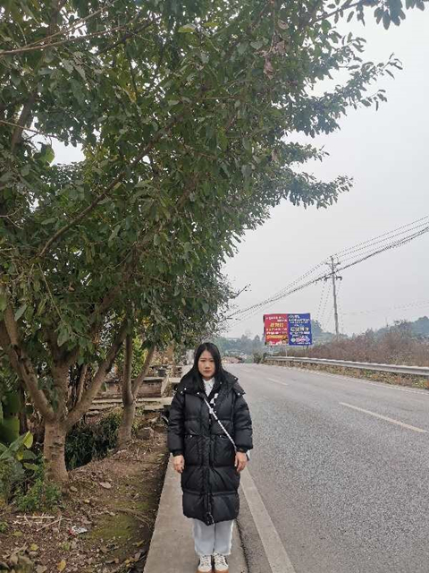 廖冰雪正面半身照