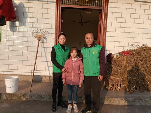 李蕙琳与志愿者的合影 李蕙琳与志愿者的合影