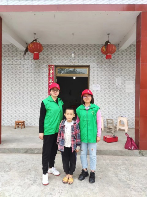魏小超和志愿者