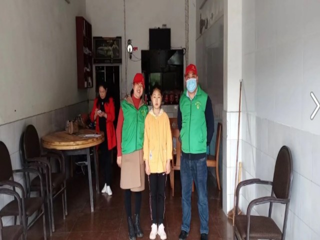 鲁雯佳和志愿者 鲁雯佳和志愿者