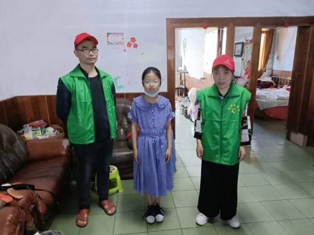 杨舒羽和志愿者